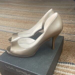 Via Spiga EUC, 8.5 Elegant Platinum D'Orsay Peep-Toe Heels